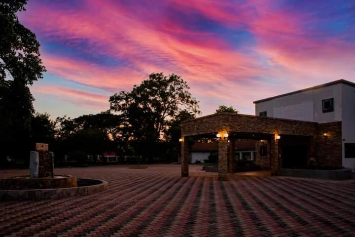 Zambezi Junction Lodge Livingstone Exterior photo