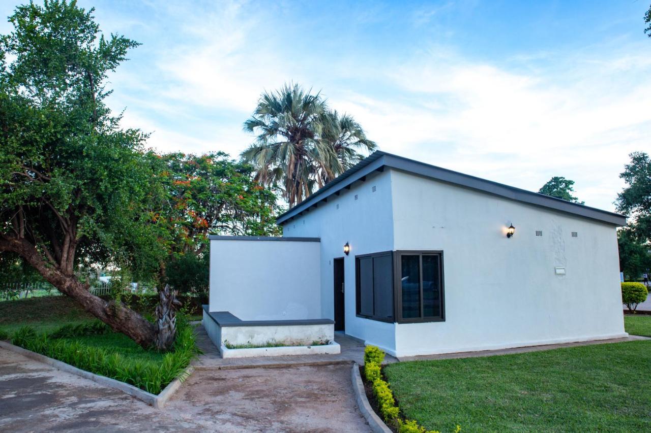 Zambezi Junction Lodge Livingstone Exterior photo